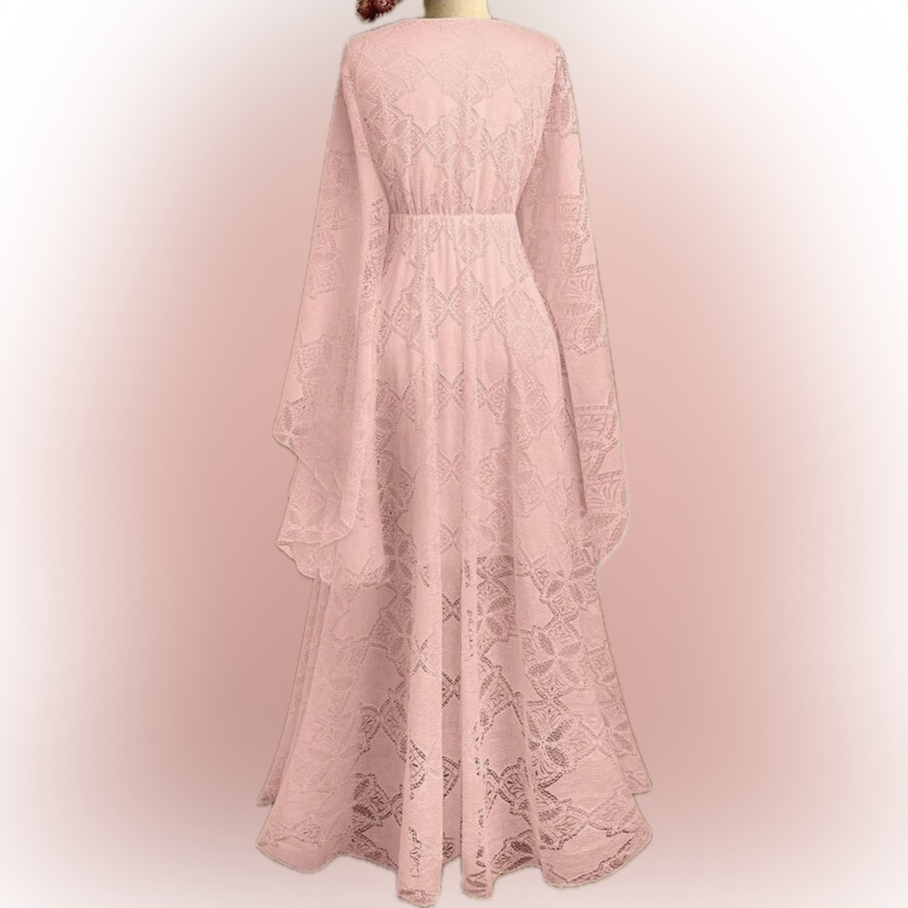 🎀 PLUS Lace Dress 🎀 - Picture 3 of 10